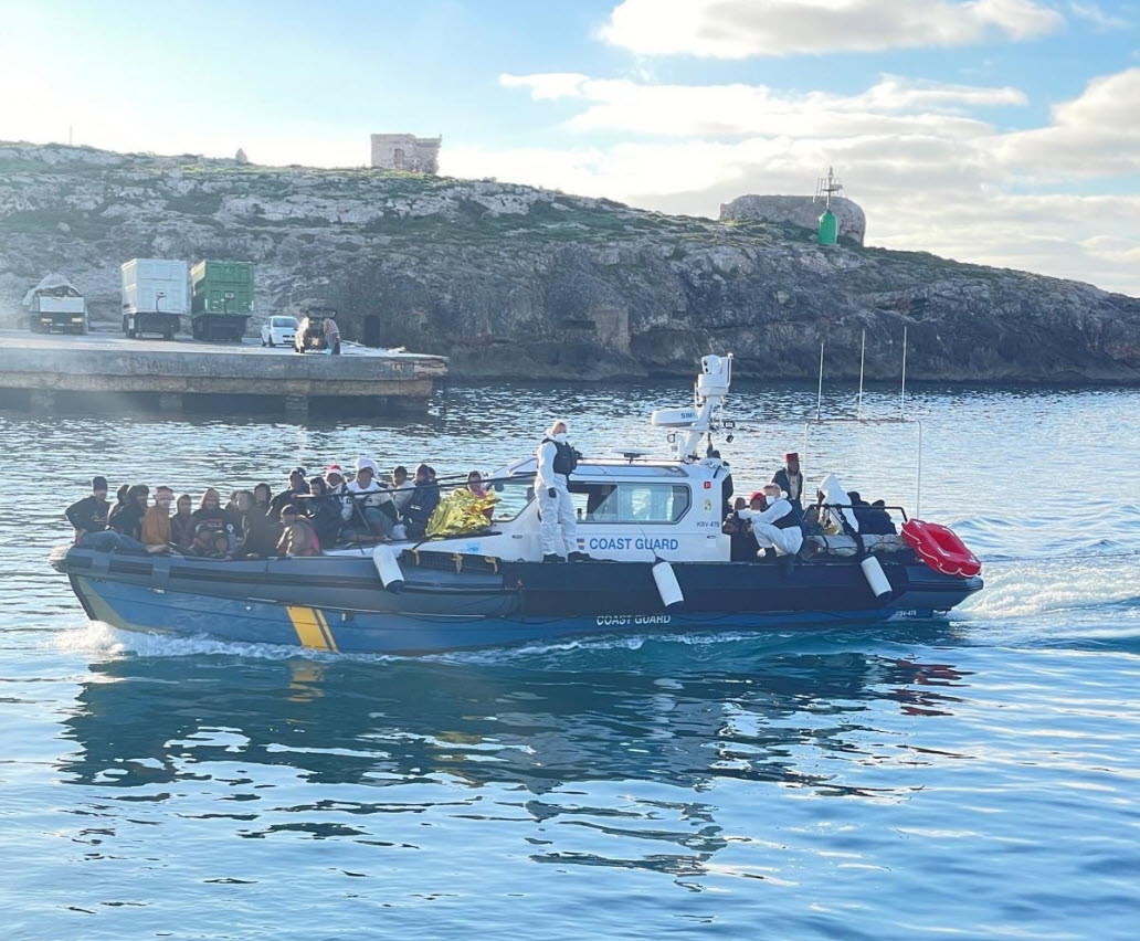 KBV 475 på väg mot Lampedusa hamn